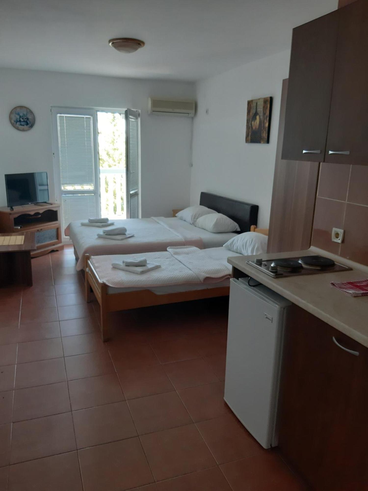 Guest House Perovic Sutomore Habitación foto